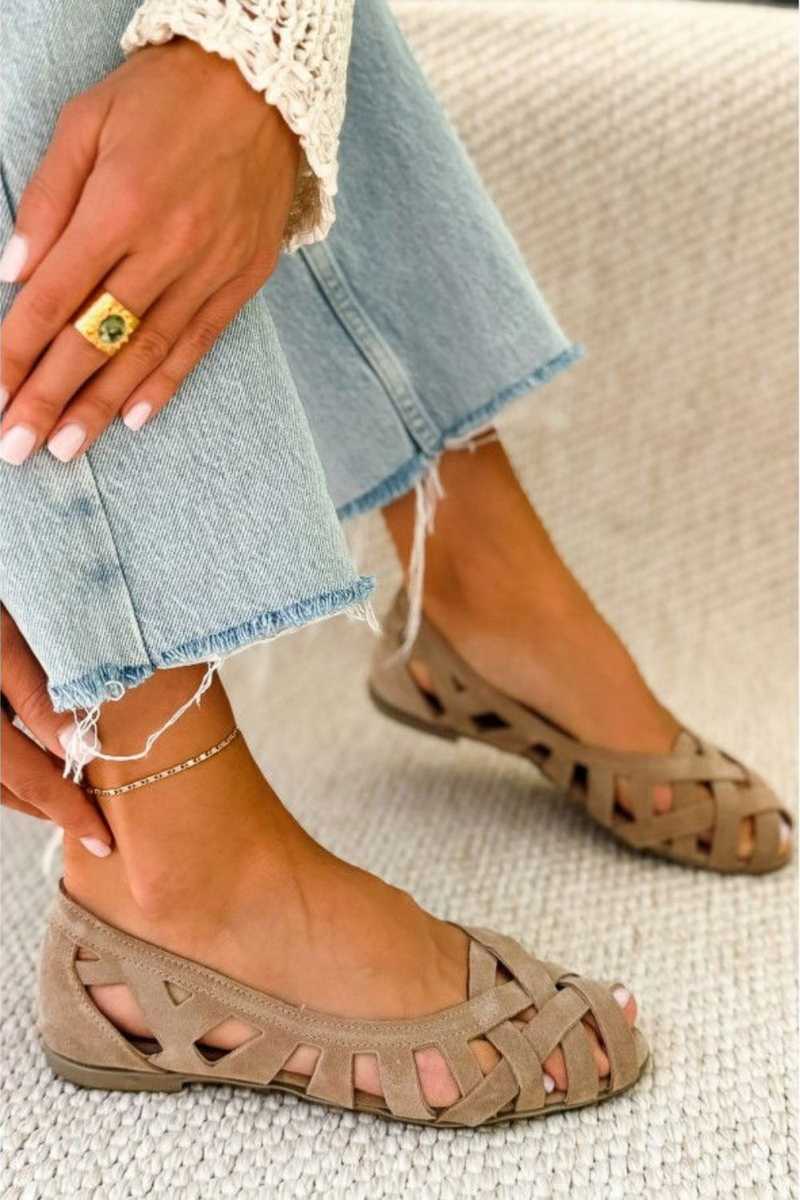 Open-toe and criss-cross fabric flat sandals