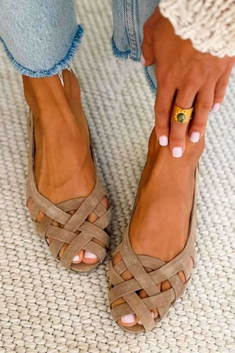 Open-toe and criss-cross fabric flat sandals